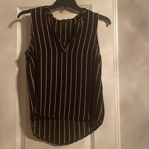 V-neck stripe sleeveless blouse